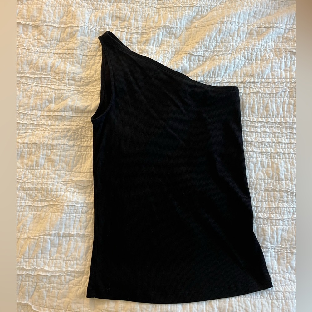 Black one shoulder ribbed tank from gap. Looser fit.